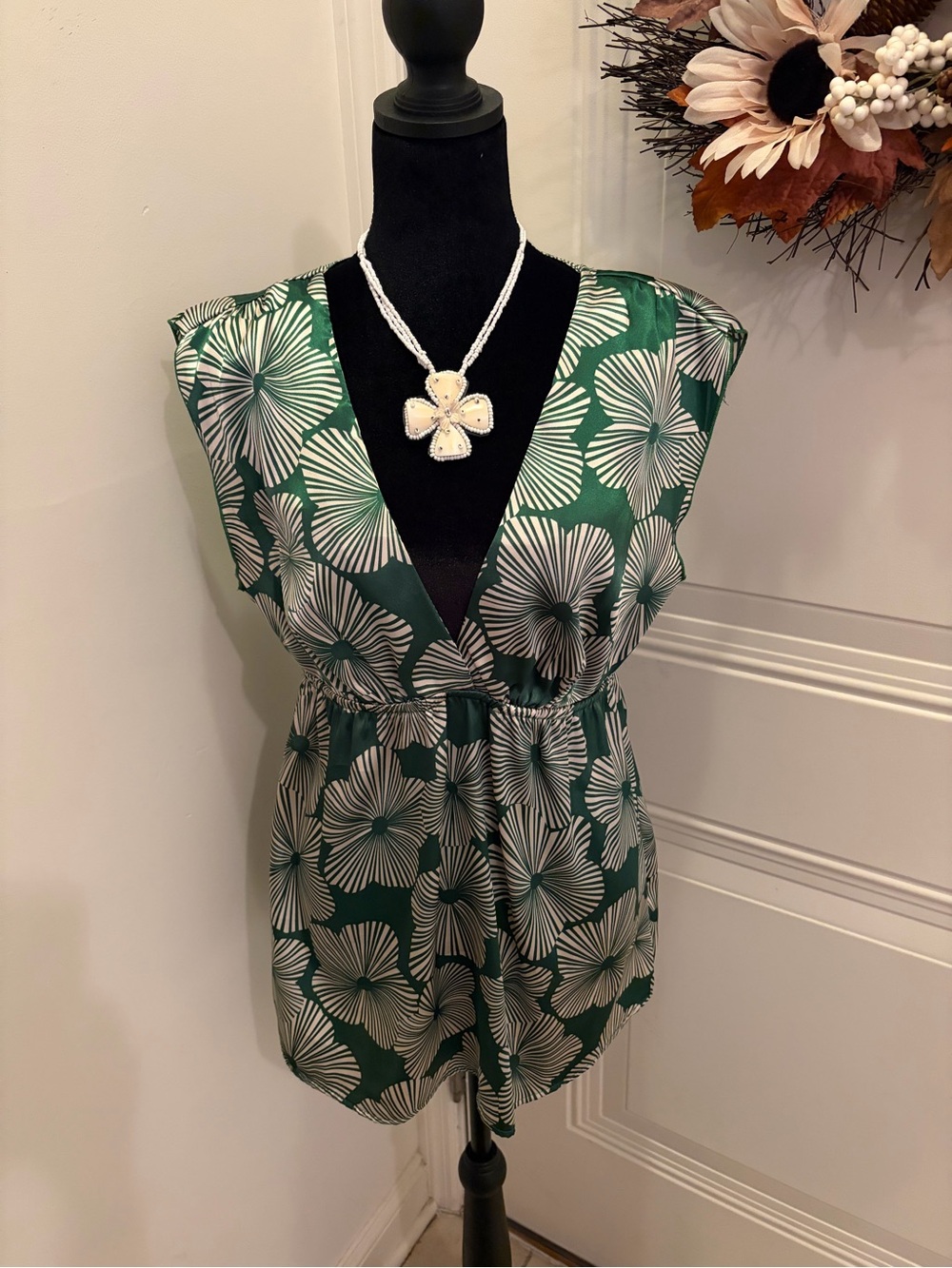 6 degrees Green and White Floral V-Neck Camisole